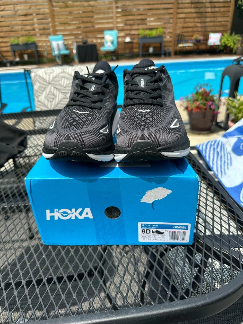 NEW Hoka Men Clifton 9 Sneaker Running Shoes Black/White, Size 9D